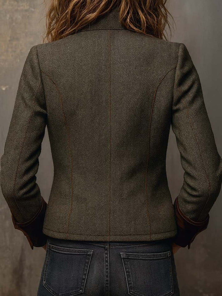 Diana – Blazer corto verde oliva con profili a contrasto
