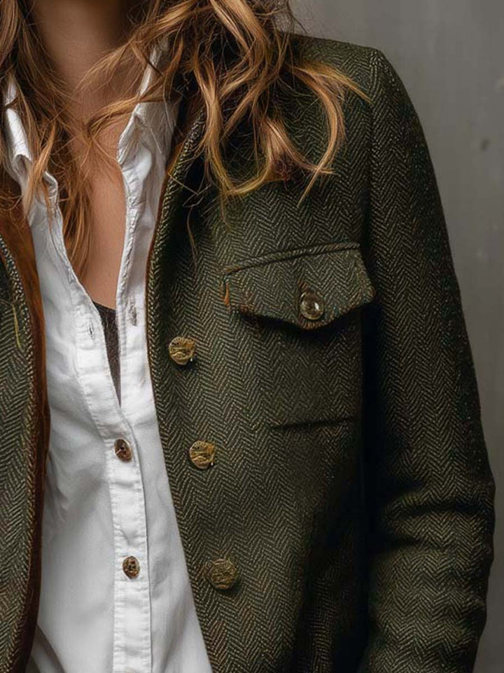 Diana – Blazer corto verde oliva con profili a contrasto