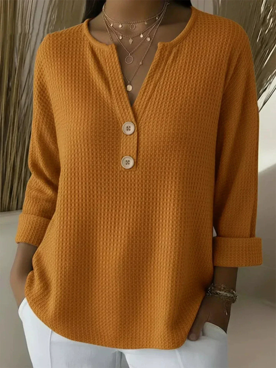 Lucía | T-shirt Henley a Texture Goffrata con Bottoni