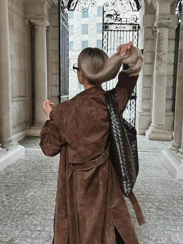 Trench chic in morbido camoscio