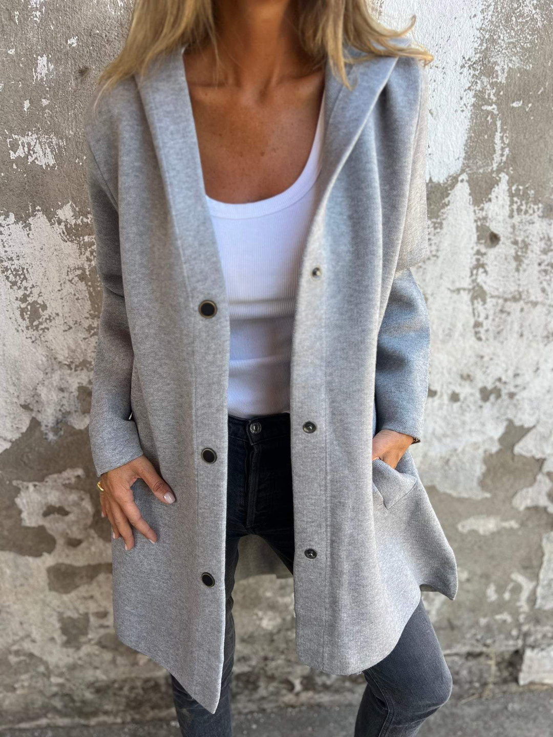 Cardigan lungo chic con cappuccio
