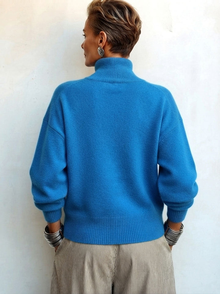 Maglione donna con collo alto asimmetrico e bottoni chic